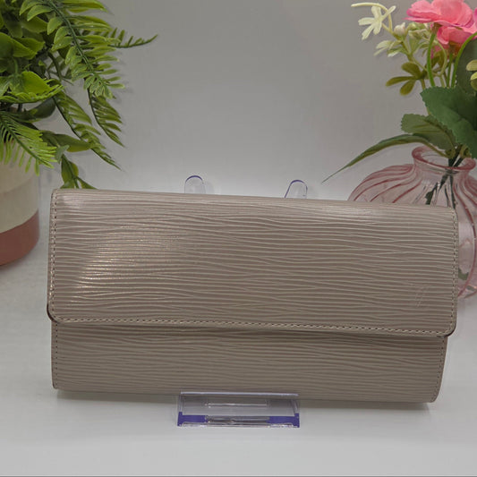 Pre-Loved Louis Vuitton Sarah Long Wallet