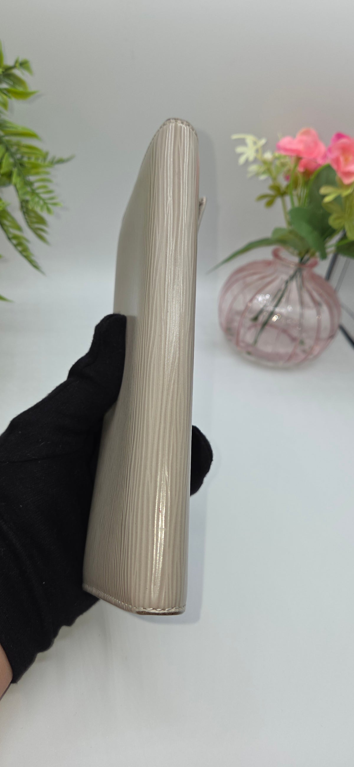 Pre-Loved Louis Vuitton Sarah Long Wallet