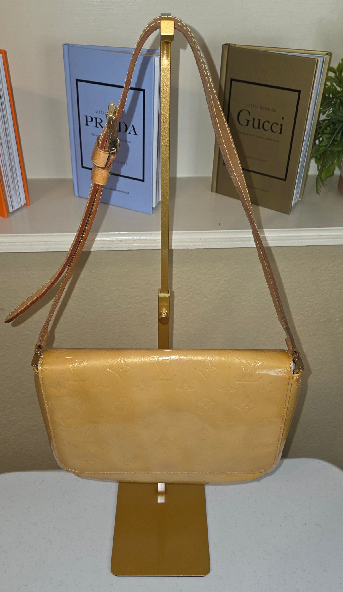 Pre-Loved LV Thompson Street Shoulder Bag
