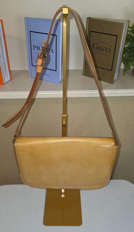 Pre-Loved LV Thompson Street Shoulder Bag