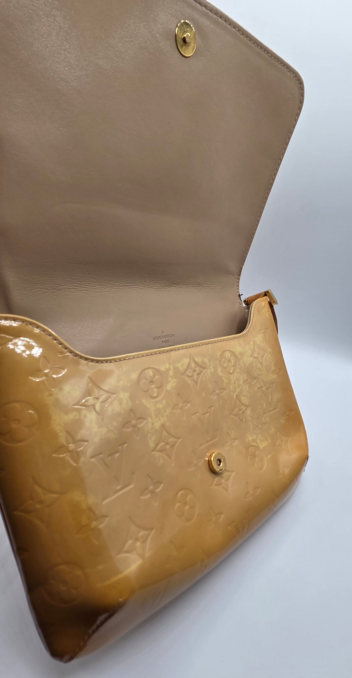 Pre-Loved LV Thompson Street Shoulder Bag