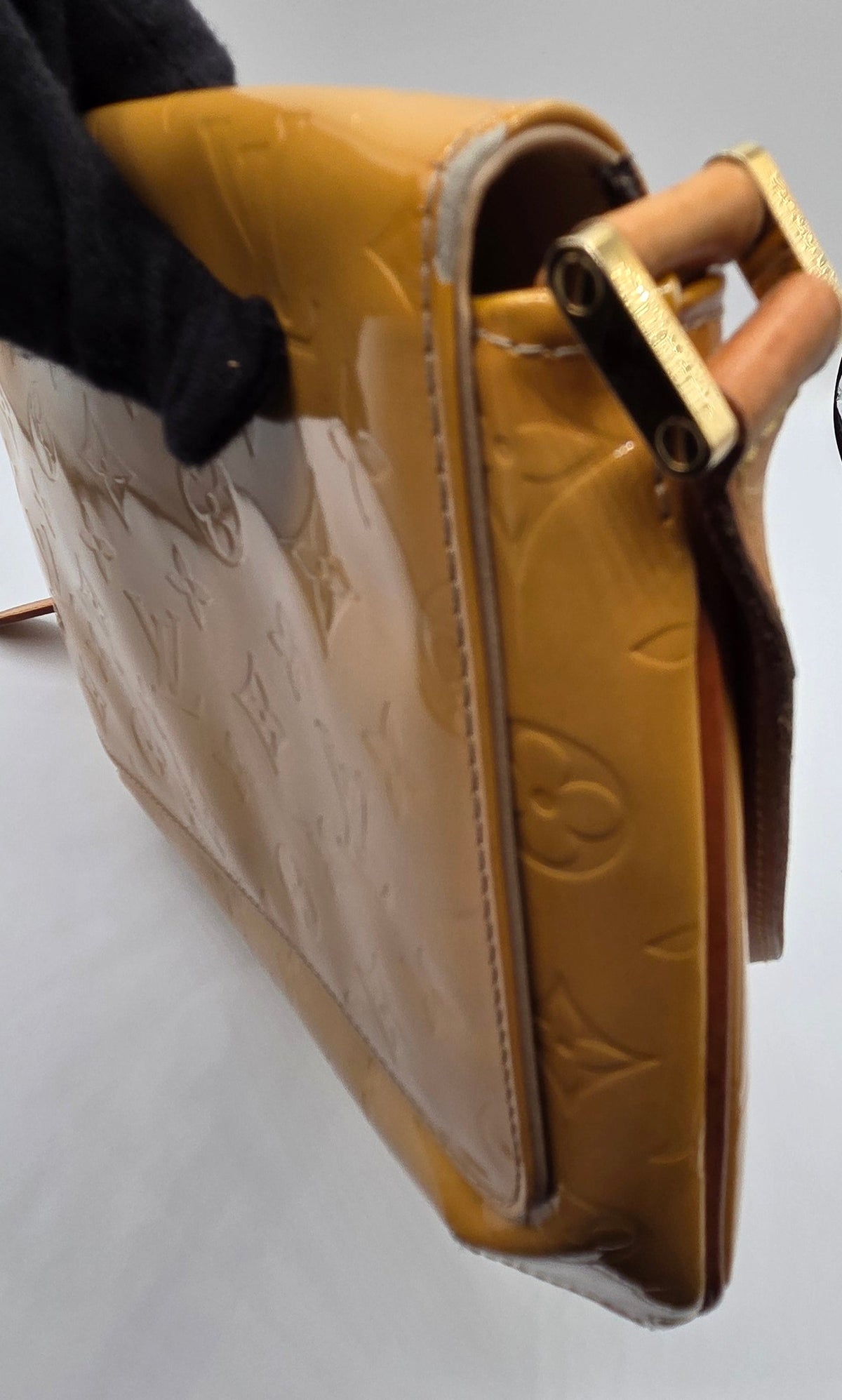 Pre-Loved LV Thompson Street Shoulder Bag