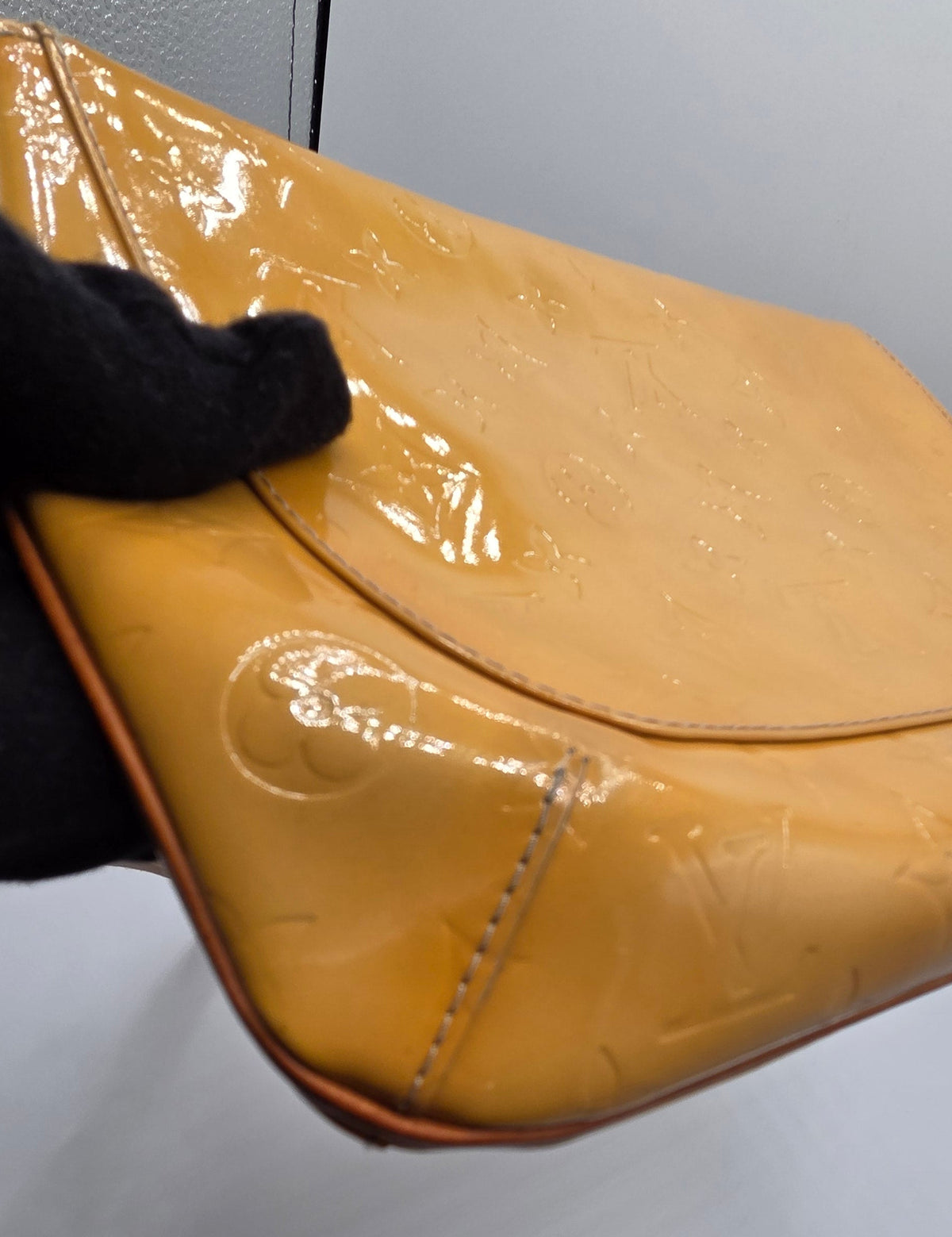 Pre-Loved LV Thompson Street Shoulder Bag