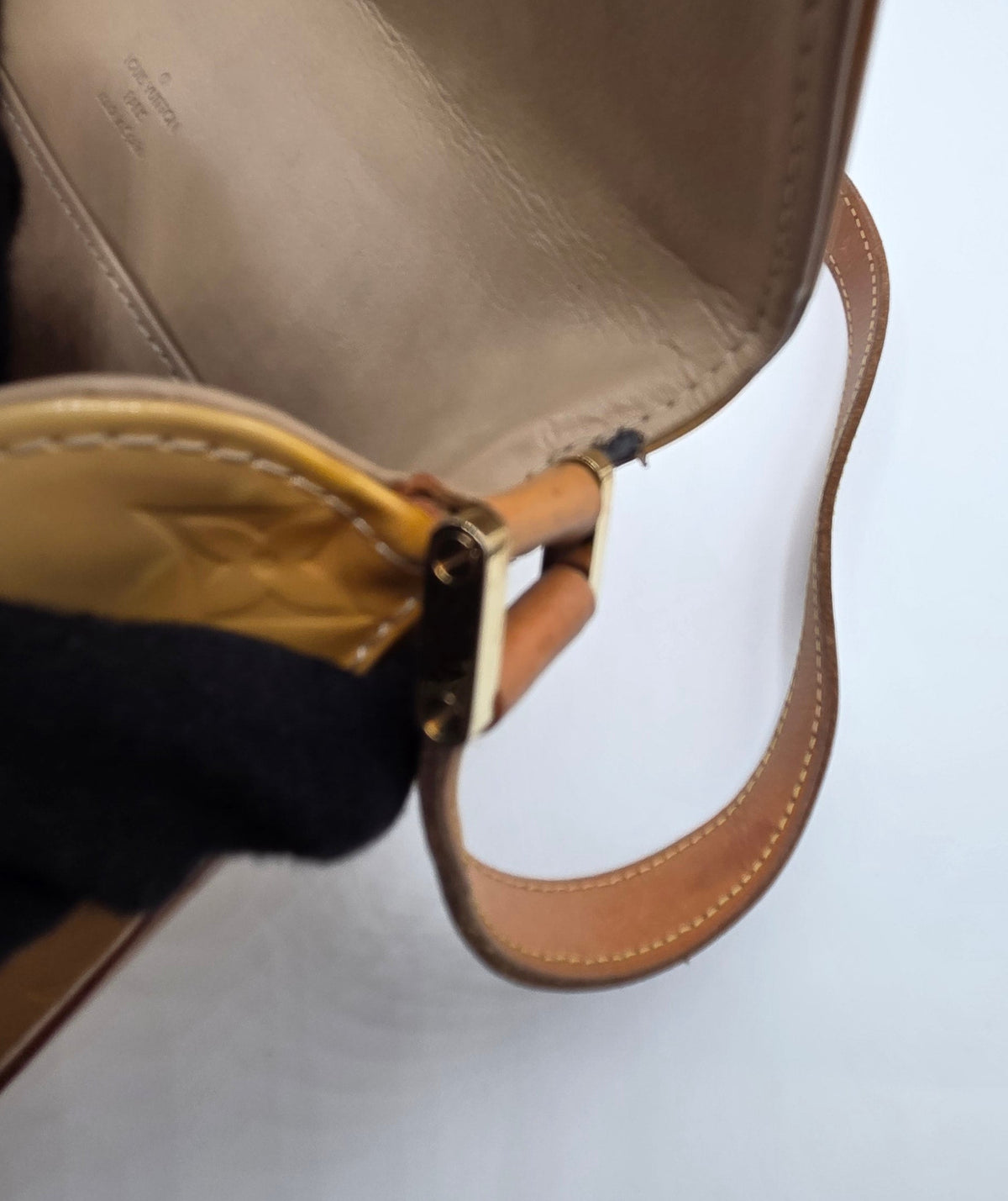 Pre-Loved LV Thompson Street Shoulder Bag