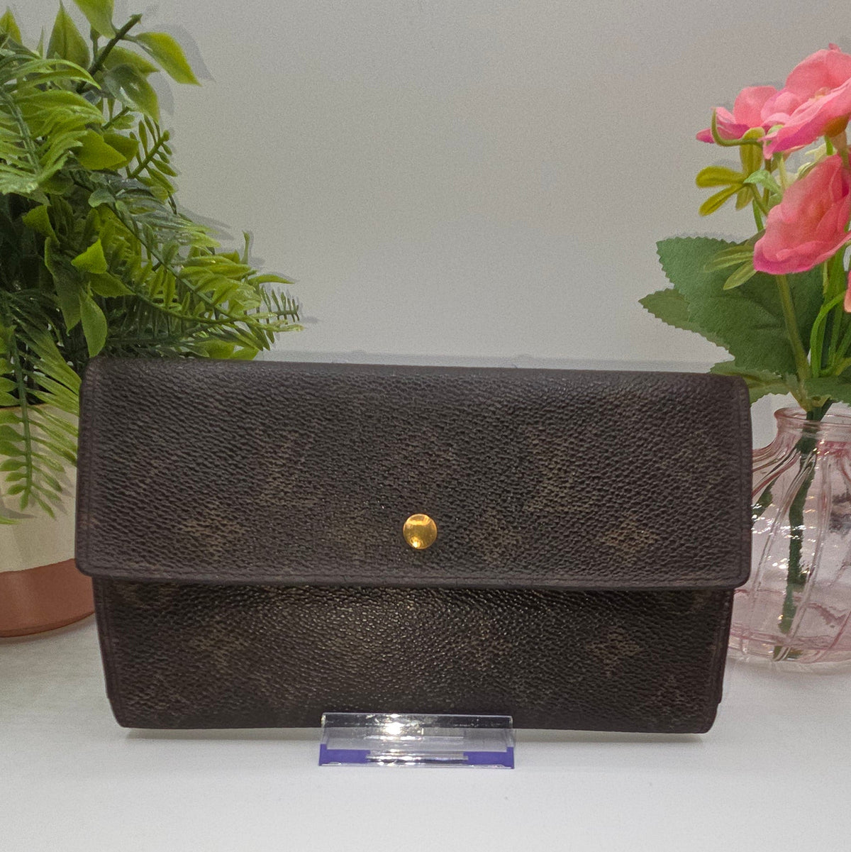 Pre-Loved Vintage Louis Vuitton International Trifold Wallet