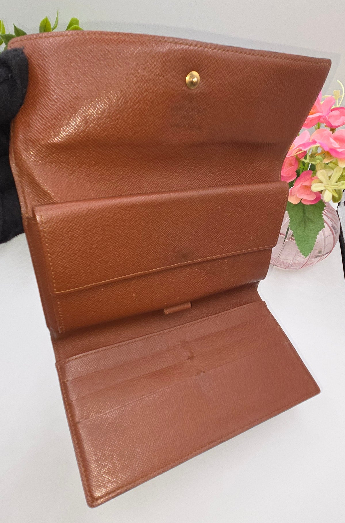 Pre-Loved Vintage Louis Vuitton International Trifold Wallet
