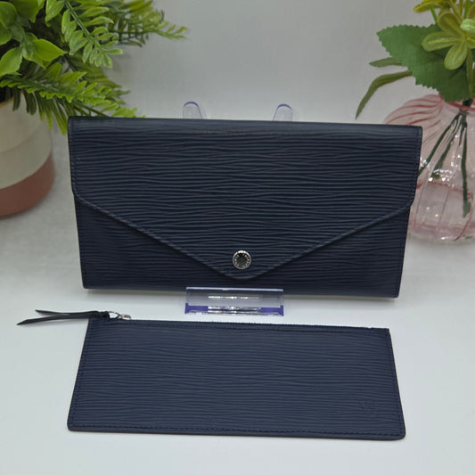Pre-Loved  Louis Vuitton Sarah Wallet in Indigo Blue Epi Leather